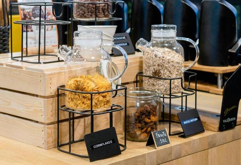 Отель Kyriad Lyon Ouest  Limonest