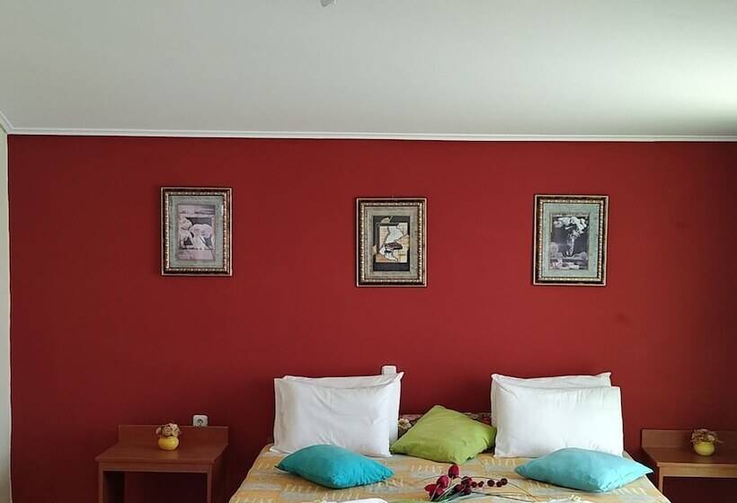 בית מלון כפרי New Pantheon