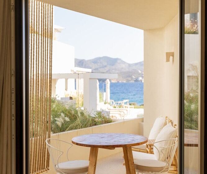 호텔 White Pebble Suites