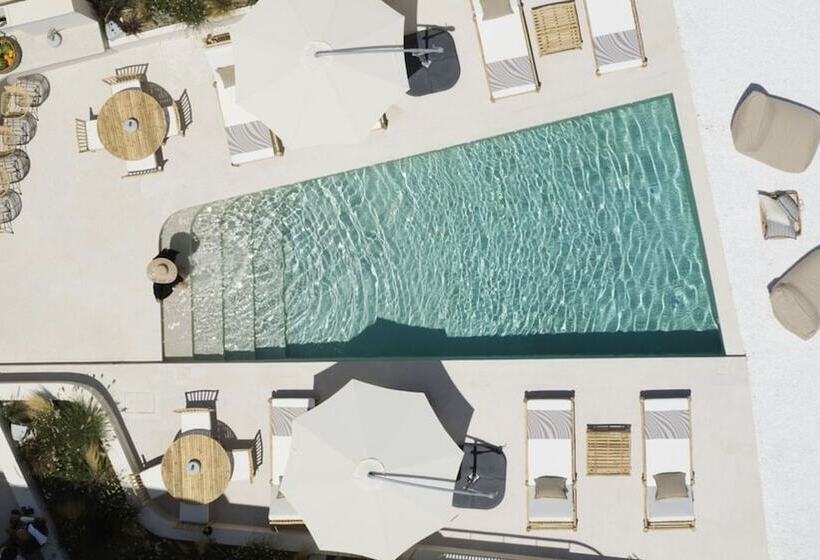 호텔 White Pebble Suites