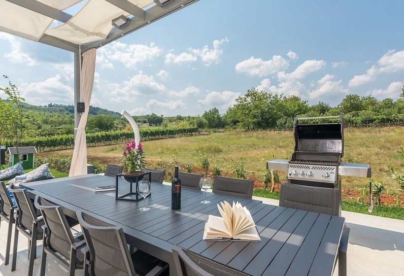 Beautiful And Modern Villa With Pool For 9 People Near Motovun