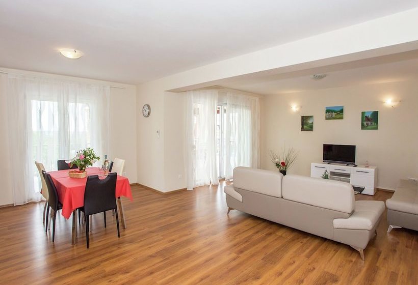 Beautiful And Modern Villa With Private Pool In Village Kastelir In Istria