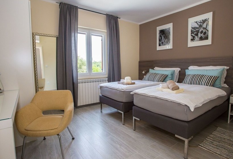 Beautiful Decorated Villa For 8 Persons With Private Pool In A Quiet Location