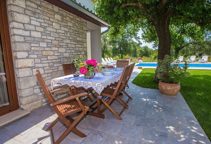 Beautiful Decorated Villa For 8 Persons With Private Pool In A Quiet Location