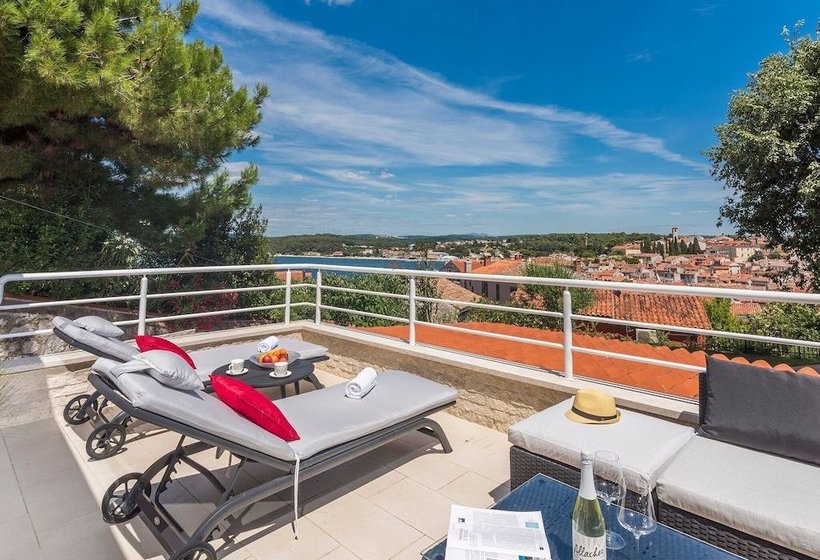 Beautiful Deluxe Villa With Sea View, Located In The Center Of Rovinj