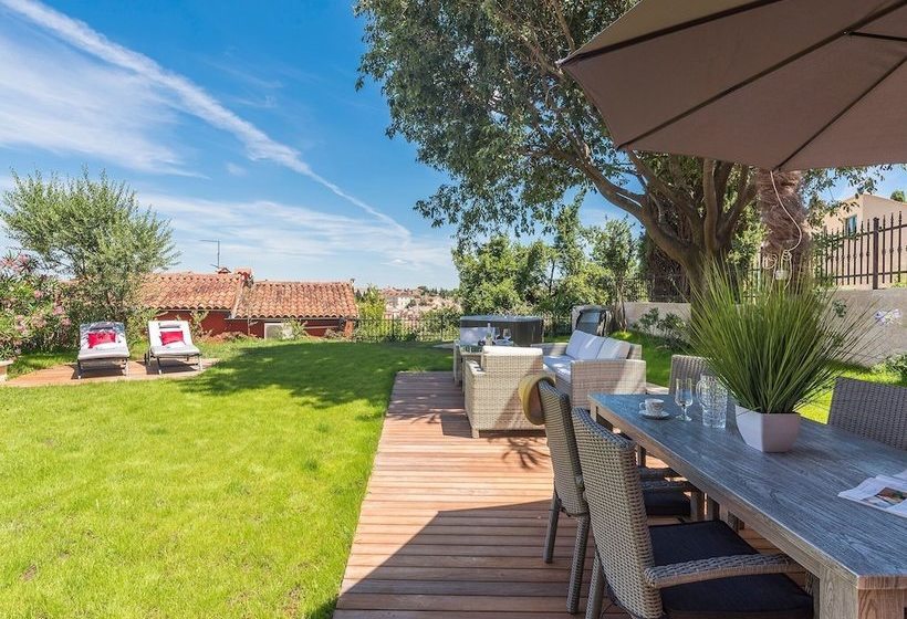 Beautiful Deluxe Villa With Sea View, Located In The Center Of Rovinj