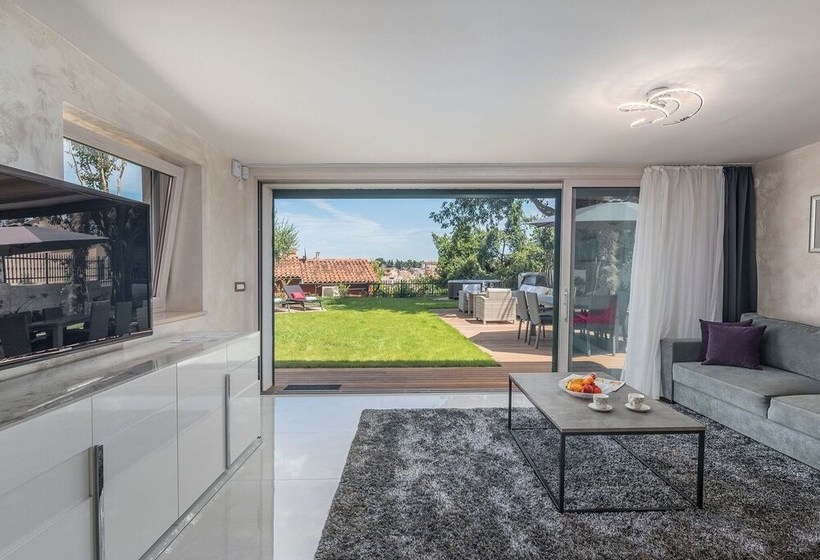 Beautiful Deluxe Villa With Sea View, Located In The Center Of Rovinj