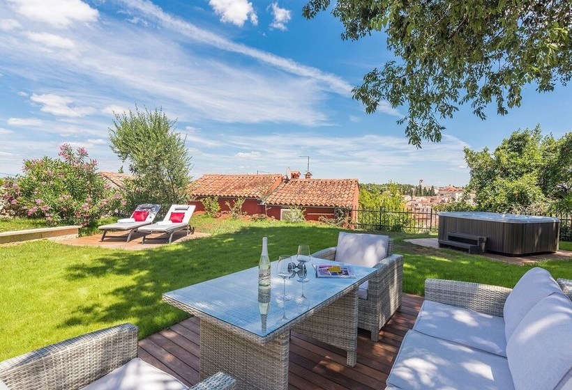 Beautiful Deluxe Villa With Sea View, Located In The Center Of Rovinj