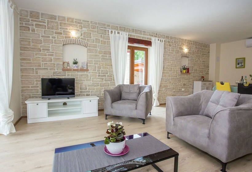 Beautiful Villa Equipped With High Quality Furniture That Emphasize Modern Line