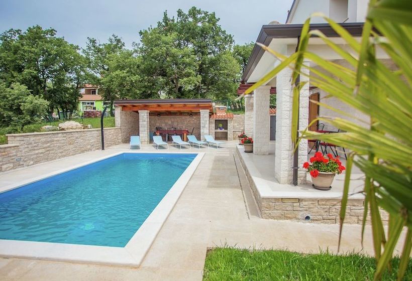 Beautiful Villa Equipped With High Quality Furniture That Emphasize Modern Line