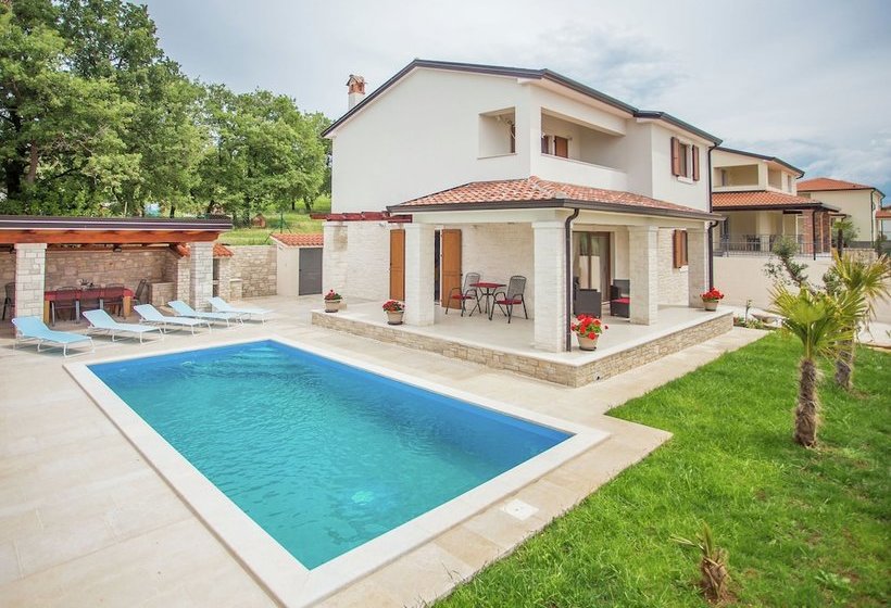 Beautiful Villa Equipped With High Quality Furniture That Emphasize Modern Line