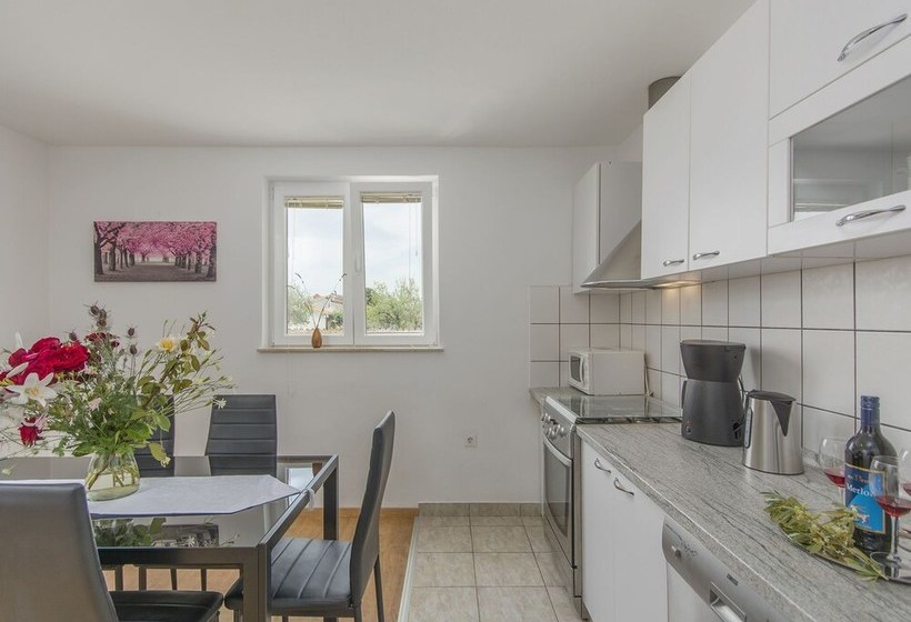 Beautiful Villa For Up To 6 Persons With Private Pool And Garden