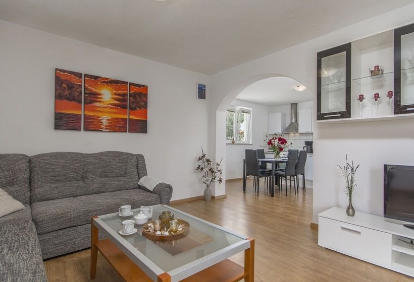 Beautiful Villa For Up To 6 Persons With Private Pool And Garden