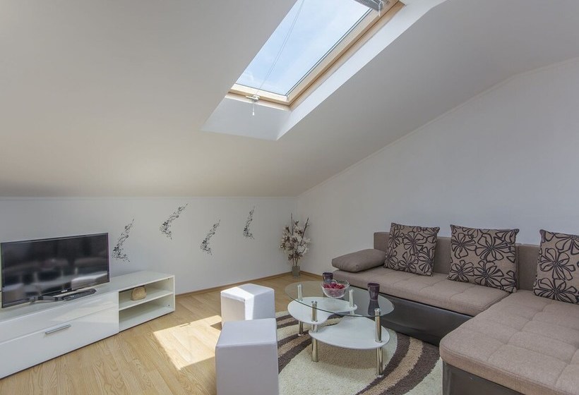 Beautiful Villa For Up To 6 Persons With Private Pool And Garden