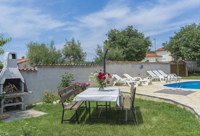 Beautiful Villa For Up To 6 Persons With Private Pool And Garden