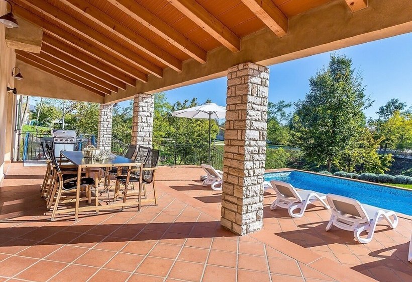 Beautiful Villa With Swimming Pool Surrounded By A Natural Fence