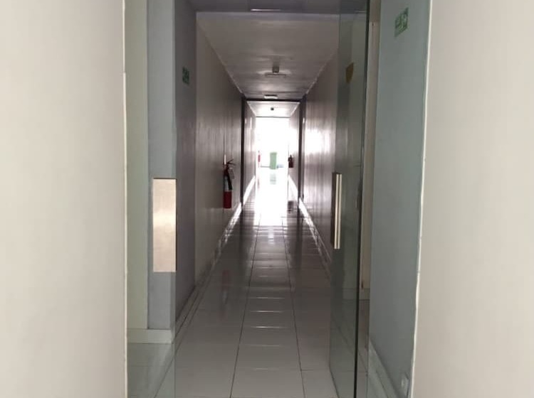 ホテル Aeropolis By Nita Rooms