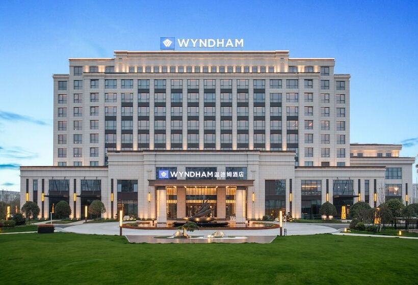 Hotel Wyndham Zhangshu