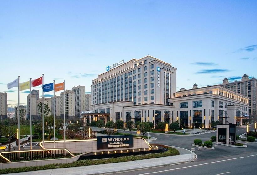 Отель Wyndham Zhangshu