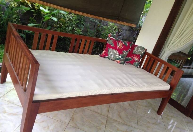 Kirana Homestay  Leaf Bungalow