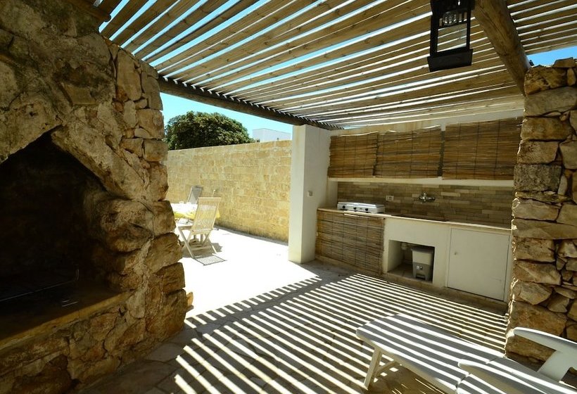 Lovely Cottage In Marina Di Mancaversa Near Sea