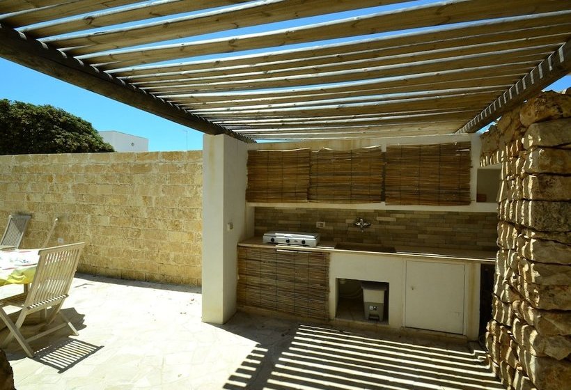 Lovely Cottage In Marina Di Mancaversa Near Sea