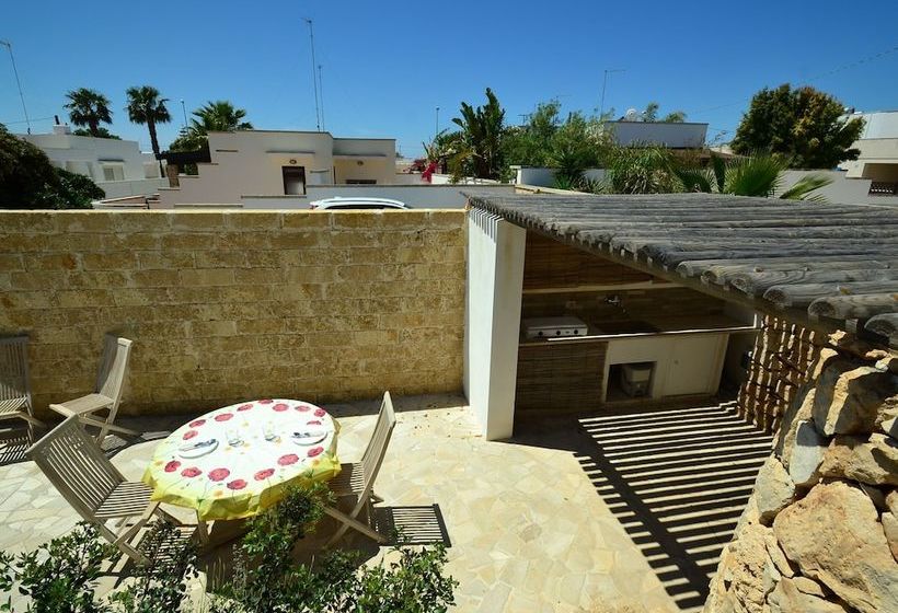 Lovely Cottage In Marina Di Mancaversa Near Sea