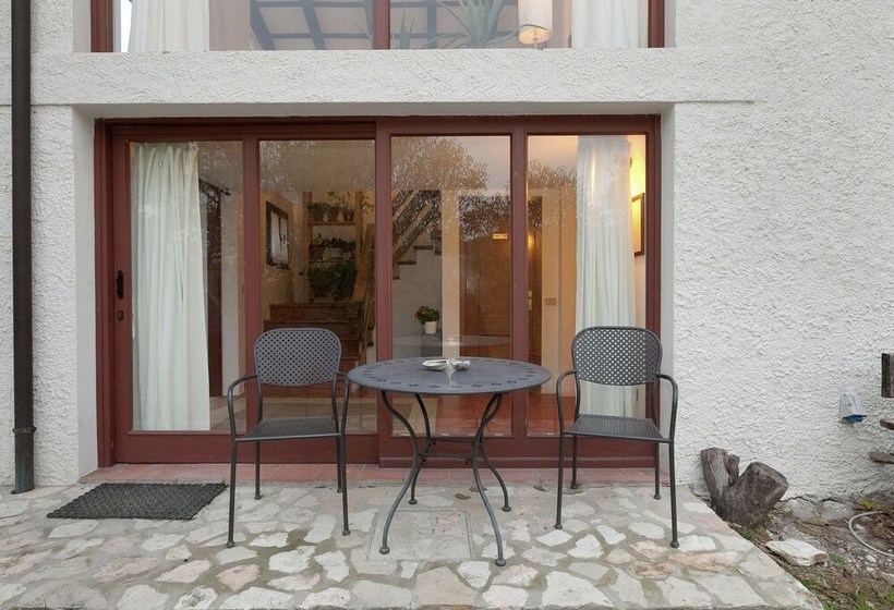 Luxurious Cottage In Vo With Garden