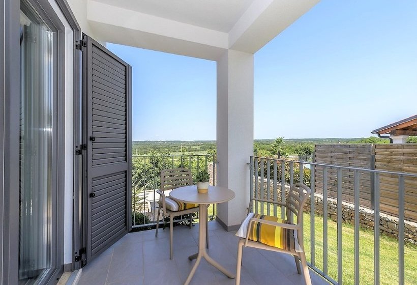 Luxury Villa With Infinity Swimming Pool, Outdoor Hot Tub & Garden