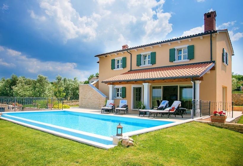 Luxury Villa With Private Pool And Panoramic View, Near Sveti Lovrec