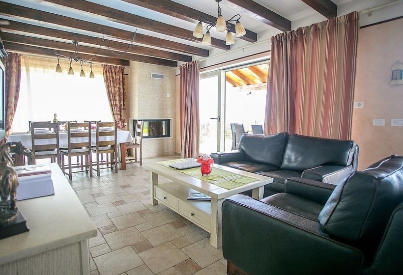 Luxury Villa With Private Pool And Panoramic View, Near Sveti Lovrec