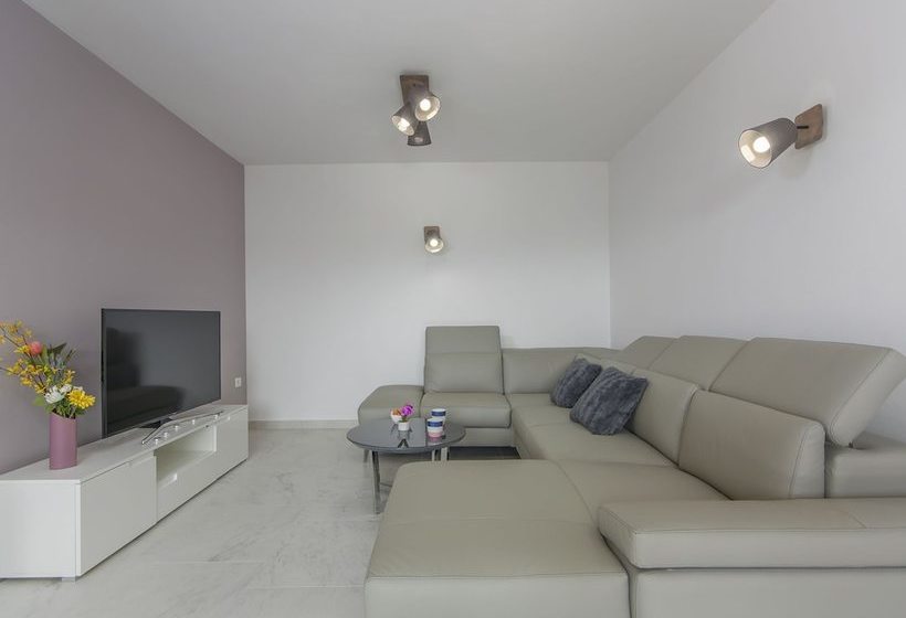 Modern Newly Built Villa In A Beautiful Location With Private Pool And Garden