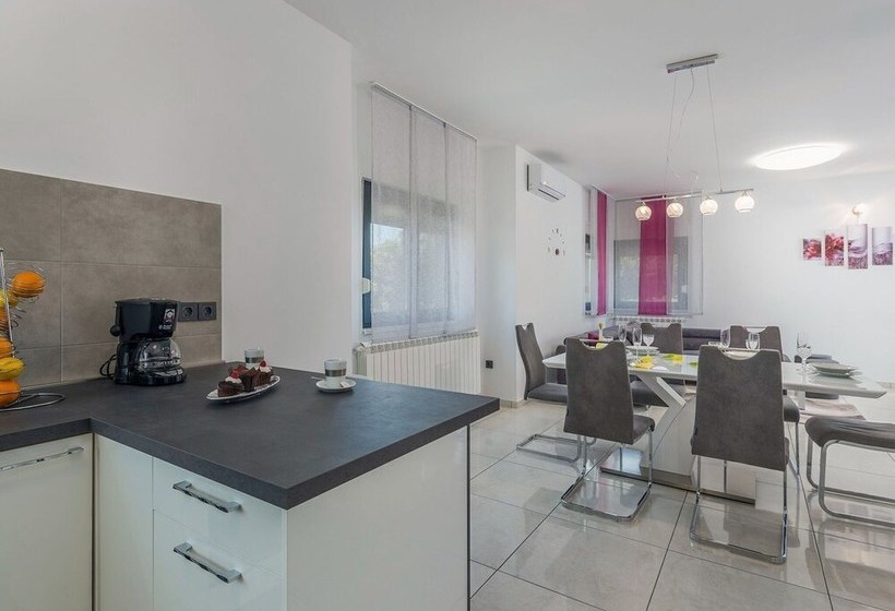 New And Modern Villa With Private Pool And Summer Kitchen In Central Istria