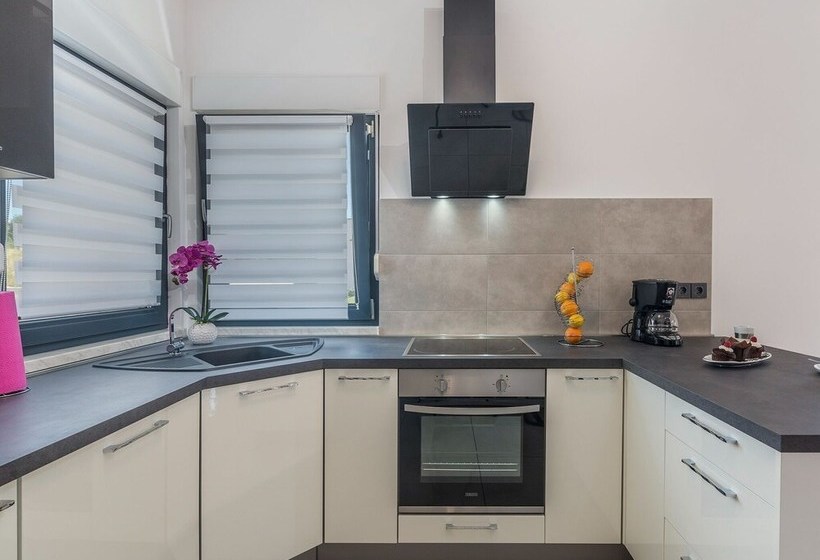 New And Modern Villa With Private Pool And Summer Kitchen In Central Istria