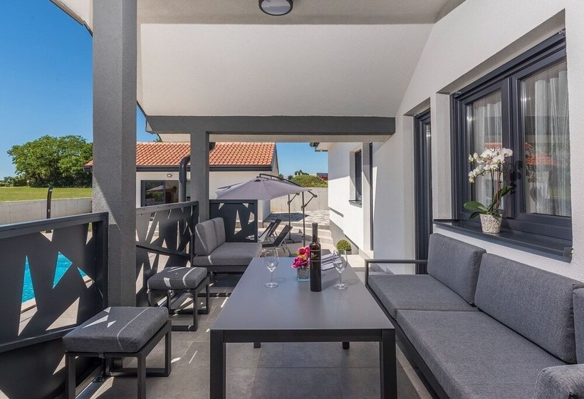 New And Modern Villa With Private Pool And Summer Kitchen In Central Istria