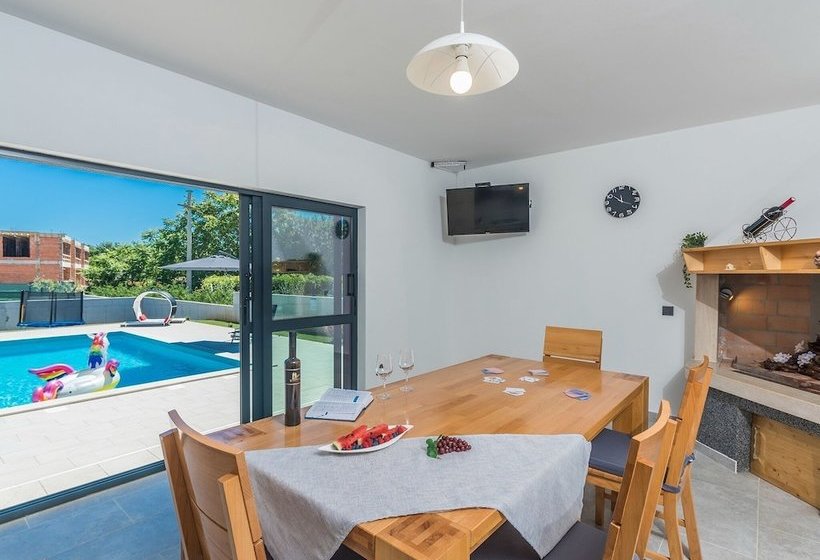 New And Modern Villa With Private Pool And Summer Kitchen In Central Istria