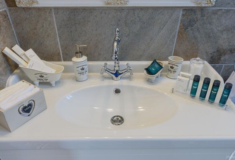 Orloff Legacy Suites Hydra