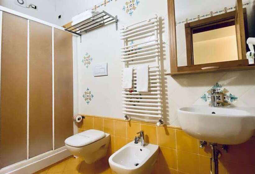 بنسيون Campagna Waterfalls View Suites