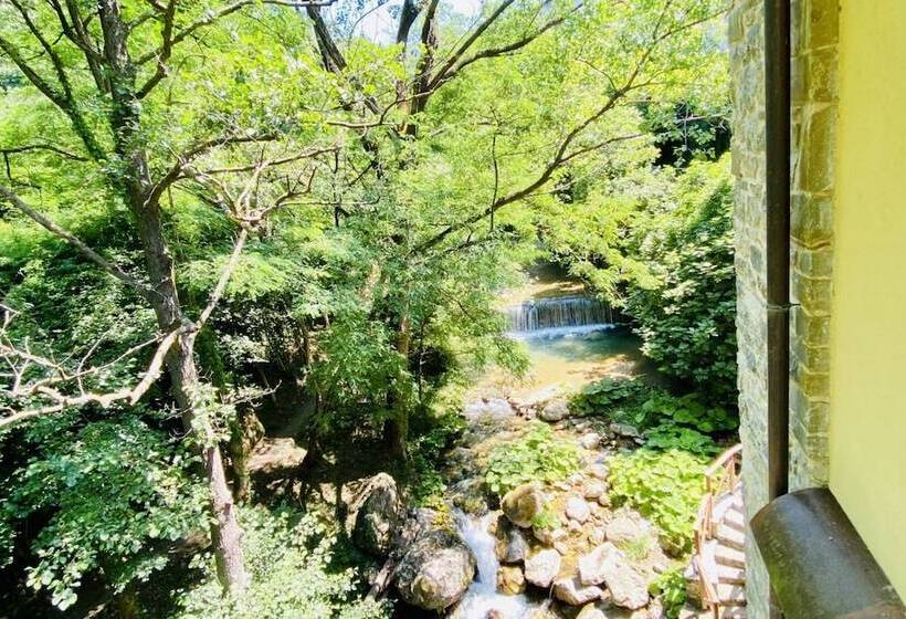 بنسيون Campagna Waterfalls View Suites