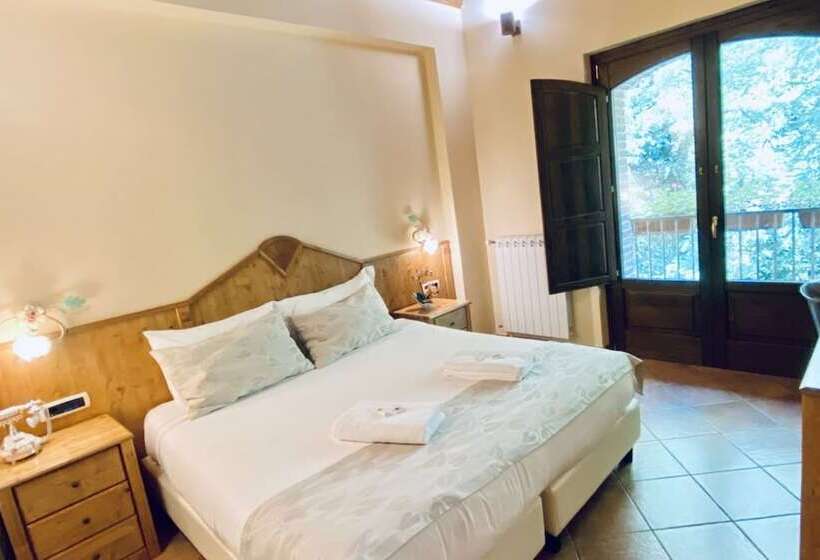 بنسيون Campagna Waterfalls View Suites