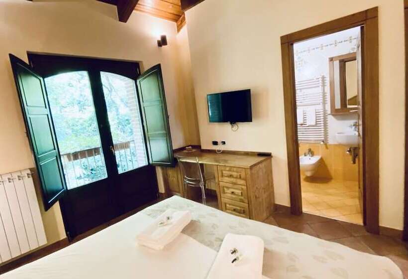 بنسيون Campagna Waterfalls View Suites