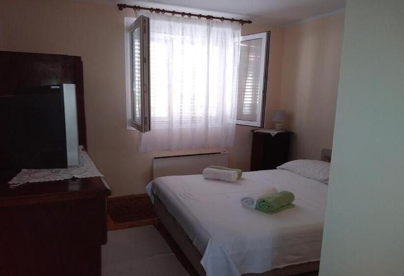 펜션 Rooms Brezak Lastovo