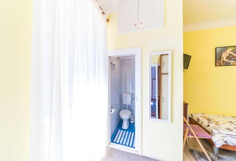 بنسيون Rooms Katja & Lara