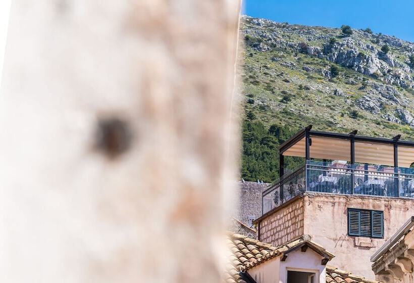 بنسيون Rooms Katja & Lara