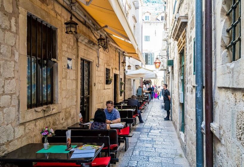 بنسيون Rooms Katja & Lara