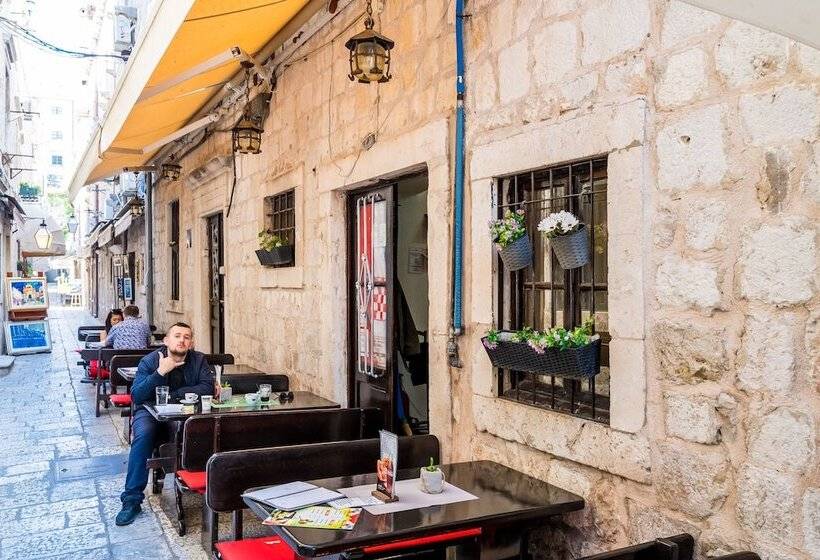 بنسيون Rooms Katja & Lara