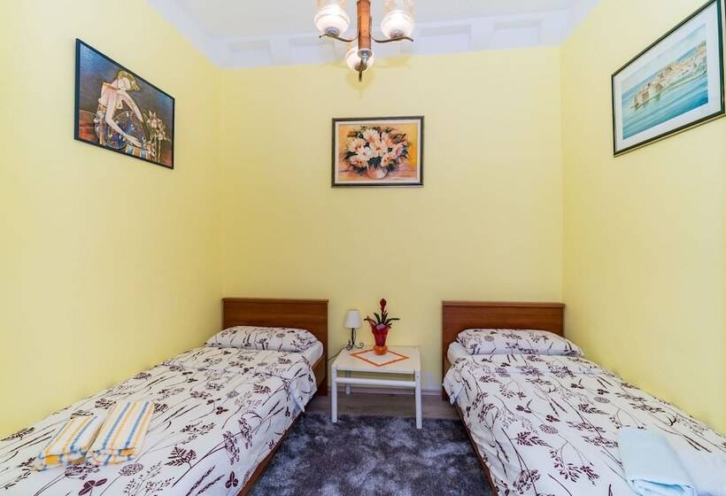 بنسيون Rooms Katja & Lara