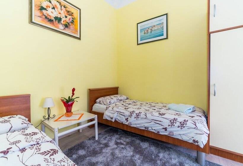 بنسيون Rooms Katja & Lara