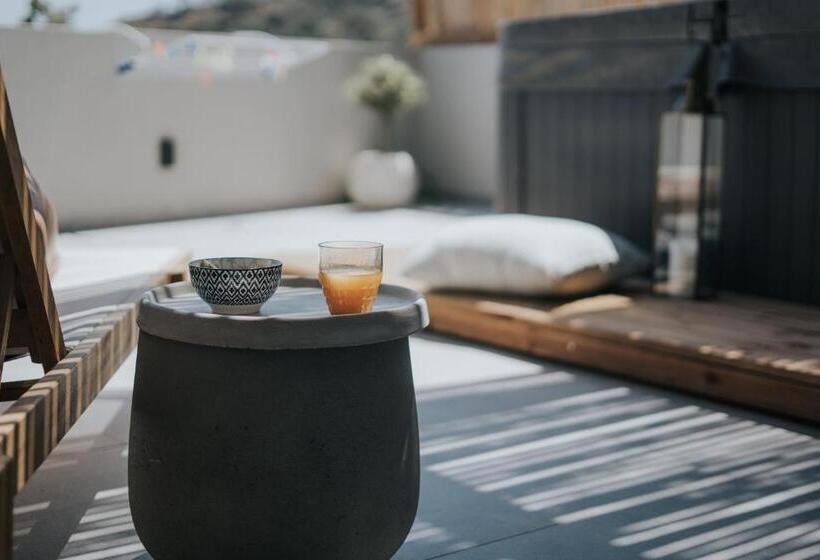 Pignolia Suites   Adults Only