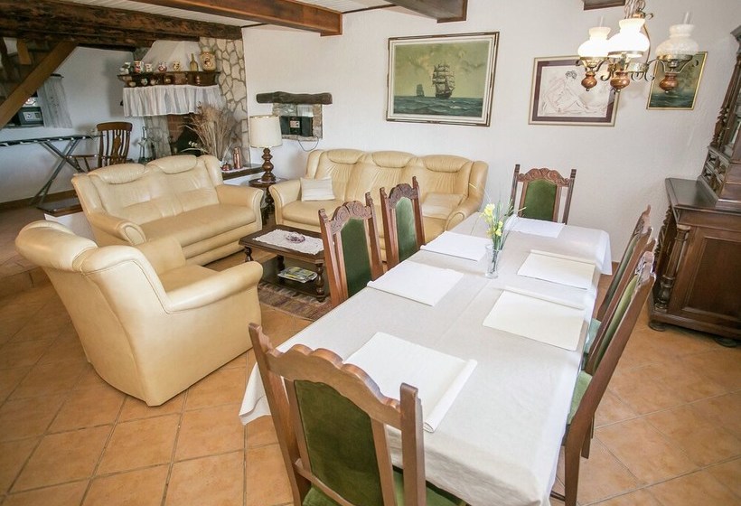 Unique Villa For Up To 8 Persons, With Pool, Hot Tub & Beautiful Garden